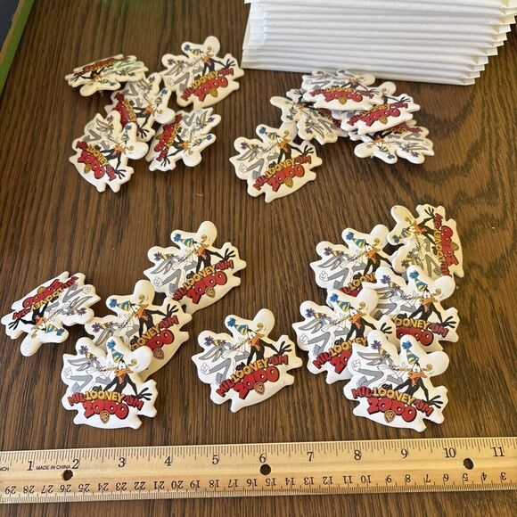 20 Mil-Looney-Um Bugs Bunny Daffy Duck Looney Tunes Pins 1999 Warner Brothers - Picture 1 of 4